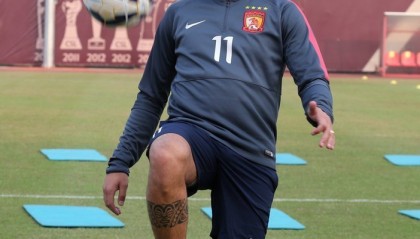  法国国脚租借回归老东家救主  