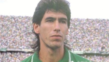  梅斯德比战万人空巷激情四射  