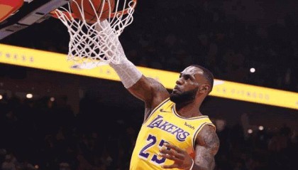  詹姆斯常规赛总得分突破四万分大关  