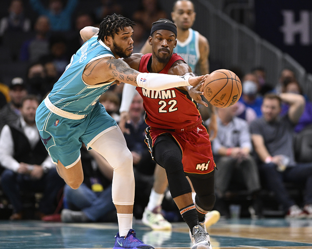  巴特勒三双热火加时险胜尼克斯  